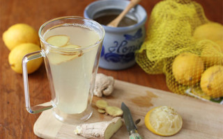 Сбрасываем лишние килограммы напитком из имбиря, огурцом, лимоном и мятой