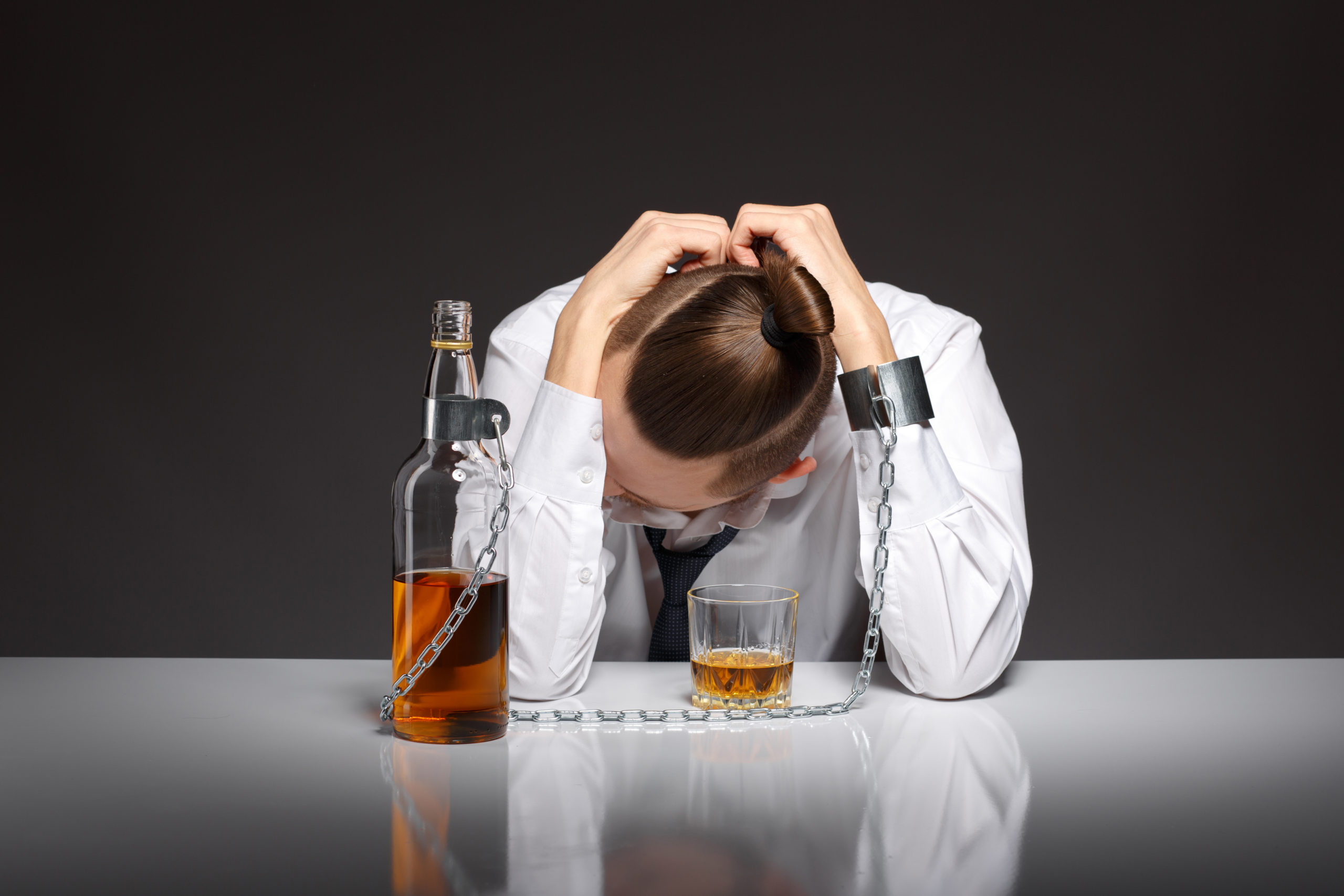 Проблема алкогольной зависимости в обществе: источники, последствия и пути решения